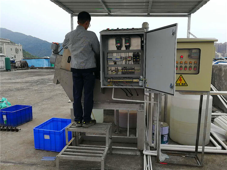 Wastewater treatment in printing and dyeing plants