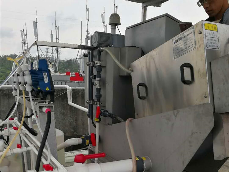 Wastewater treatment in printing and dyeing plants