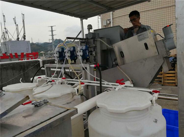 Wastewater treatment in printing and dyeing plants