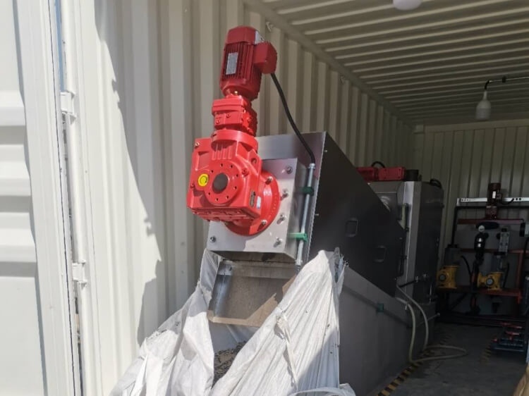 Sludge reduction system for treating construction sludge