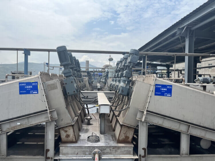 Supporting facilities for water plant equipment