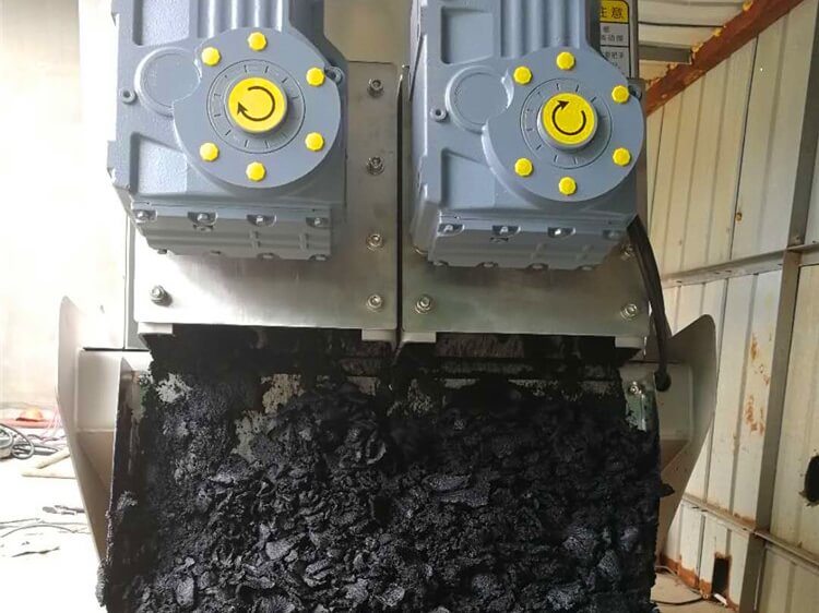 Tailings sludge treatment