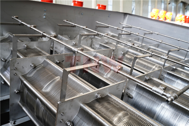 Multi-disc sludge dewatering machin